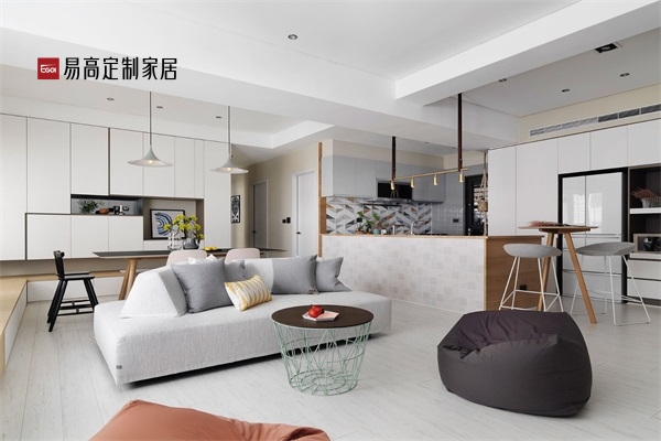 全屋定制和成品家具哪個好？
